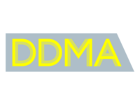 Abovo Media - Logo__ddma-grijs-geel-rgb-liggend
