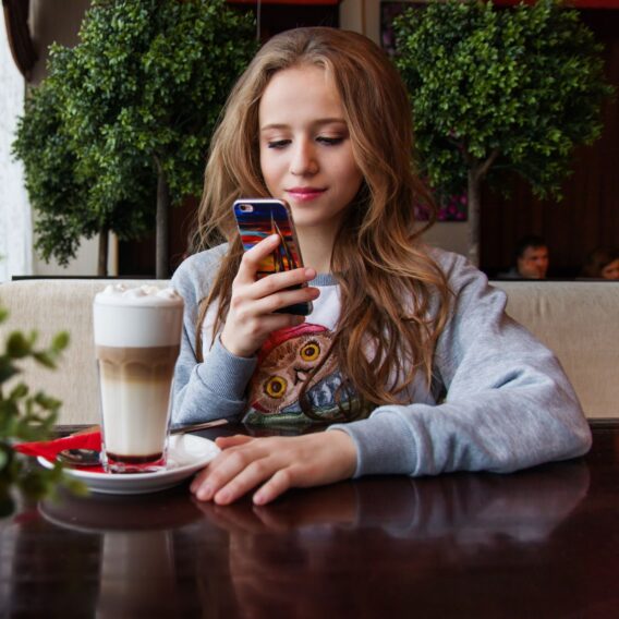 Abovo Media - Native Advertising Naadloos adverteren in het digitale tijdperk 2048×2048 (1)