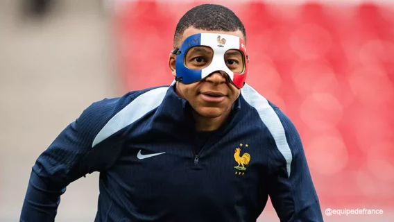 Abovo Media - Mbappe neusmasker