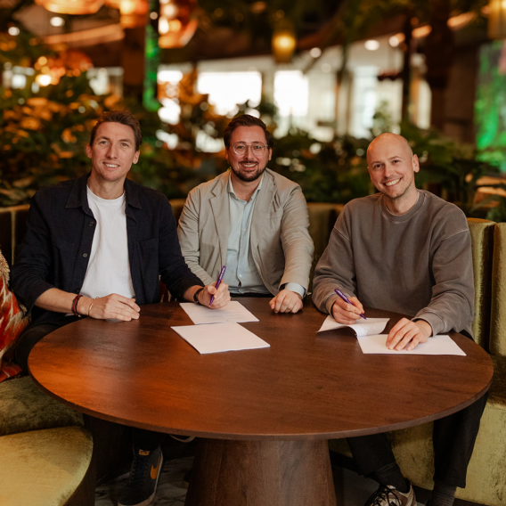 Abovo Media - 26_1124616-1×1-Abovo-Maxlead-X-Awesome-ondertekenen